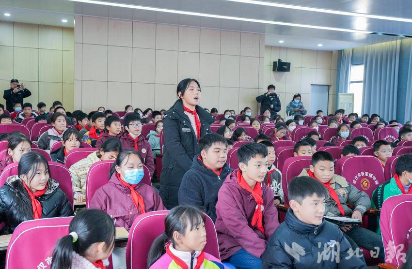 民警与心理专家共赴校园讲授成长必修课